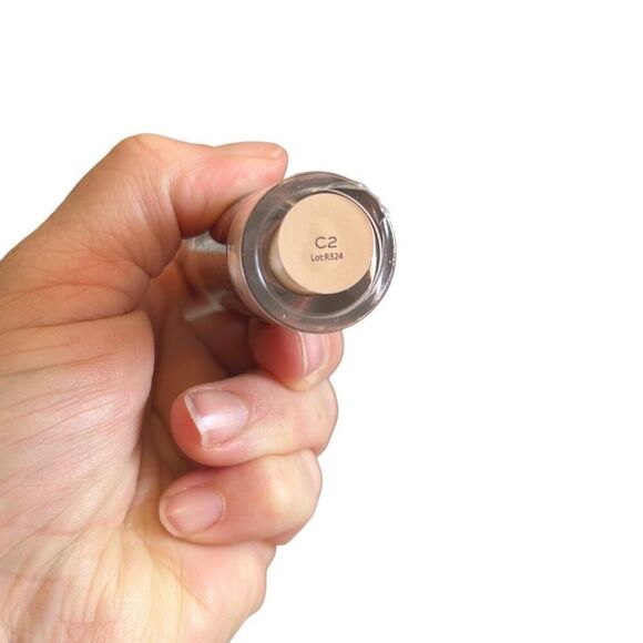 Makeup Revolution‎ Conceal & Define Concealer C2 - Picture 2 of 3